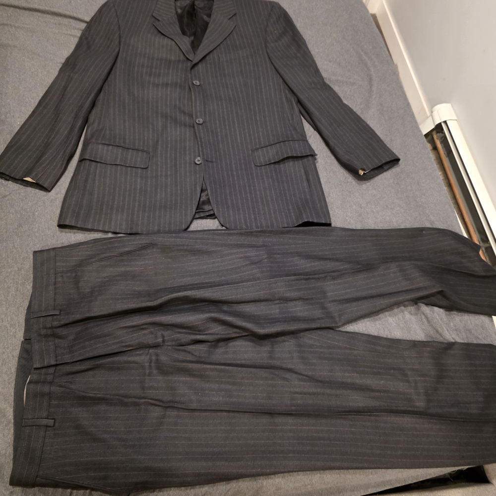 Banana Republic Two Piece Wool Suit Grey Pinstripe Top Sz 44L Bottom Sz 34-30